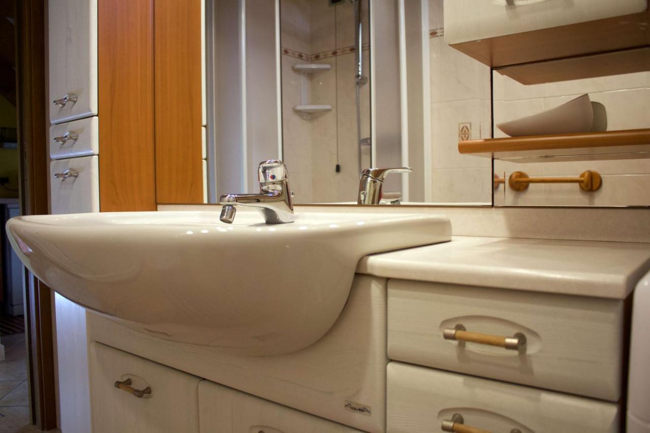 La Casa Sul Sasso In Town Serviced Accommodations Дервио Екстериор снимка